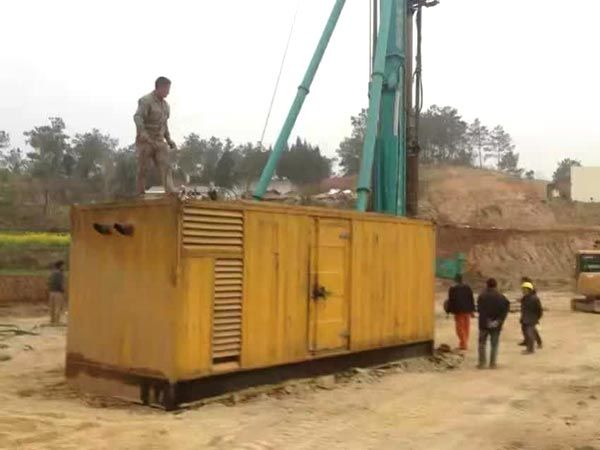 雅江如何判断水冷式机油散热器密封件是否需要更换？